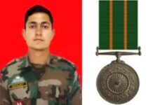 श्रीनगर निवासी मेजर दिग्विजय सिंह रावत को कीर्ति चक्र मिलने पर क्षेत्र में खुशी की लहर Kirti Chakra to Major Digvijay Singh Rawat