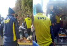 दिल्ली से पौड़ी शादी में जा रहे लोगों की कार गहरी खाई में गिरी, SDRF ने 03 लोगों को किया सकुशल रेस्क्यू