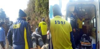 दिल्ली से पौड़ी शादी में जा रहे लोगों की कार गहरी खाई में गिरी, SDRF ने 03 लोगों को किया सकुशल रेस्क्यू