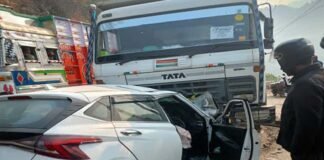 कीर्तिनगर के समीप दर्दनाक हादसा, संयुक्त चिकित्सालय श्रीनगर के डॉक्टर नीरज राय की सड़क दुर्घटना में मौत