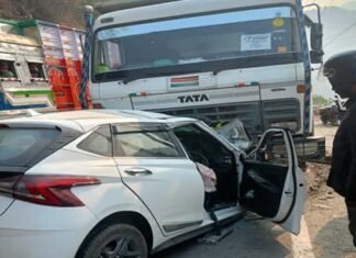कीर्तिनगर के समीप दर्दनाक हादसा, संयुक्त चिकित्सालय श्रीनगर के डॉक्टर नीरज राय की सड़क दुर्घटना में मौत