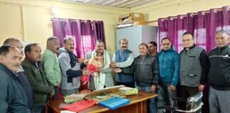 पौड़ी के नवनियुक्त जिला शिक्षा अधिकारी नागेंद्र सिंह बर्त्वाल का भव्य स्वागत Welcome of newly appointed District Education Officer Nagendra Singh Bartwal