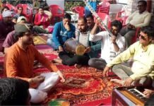 ऐगै फागुन मैना खेला होली.. श्रीनगर में पारम्परिक बैठकी होली का आगाज