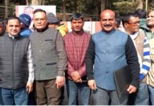 जूनियर शिक्षकों की विभिन्न समस्याओं को लेकर जू.हा.शि. संघ पौड़ी द्वारा सीएम धामी को सौंपा गया ज्ञापन