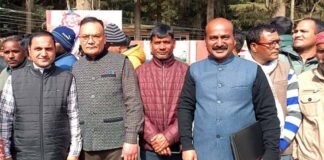 जूनियर शिक्षकों की विभिन्न समस्याओं को लेकर जू.हा.शि. संघ पौड़ी द्वारा सीएम धामी को सौंपा गया ज्ञापन