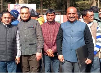 जूनियर शिक्षकों की विभिन्न समस्याओं को लेकर जू.हा.शि. संघ पौड़ी द्वारा सीएम धामी को सौंपा गया ज्ञापन