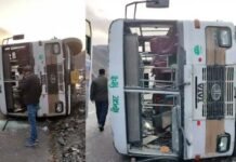 श्रीनगर आ रही रोडवेज बस सड़क पर पलटी, कंडक्टर समेत 8 लोग घायल Roadways bus coming to Srinagar overturned on the road near Tindhara
