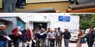 उत्तराखंड: प्रधानाचार्य के पदों पर सीधी भर्ती का विरोध जारी, शिक्षक संघ ने जलाई विज्ञप्ति की प्रतियाँ Copies burnt in protest against direct recruitment