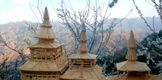 शिक्षक पंकज सुन्दरियाल ने माचिस की एक लाख तीलियों से दो साल में बनाया महासू देवता मंदिर