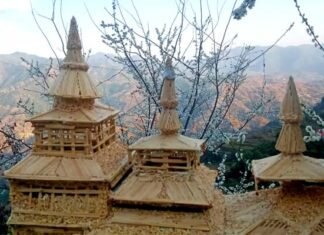 शिक्षक पंकज सुन्दरियाल ने माचिस की एक लाख तीलियों से दो साल में बनाया महासू देवता मंदिर
