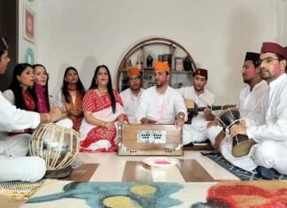 धवलगिरी में बैठकी होली का आगाज़: साहित्यकार प्रदीप वेदवाल ने बताया उमंग और मतंग का राज़