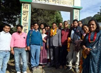 हिंदी प्रवक्ता डॉक्टर रमेश डोभाल को सेवानिवृत्ति पर विद्यालय परिवार एवं अभिभावकों ने दी भावभीनी विदाई