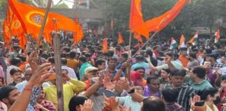 दिल्ली के पांडव नगर में 4 साल की बच्ची से दुष्कर्म मामले में आरोपी के घर के बाहर विरोध प्रदर्शन