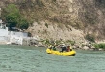 नोएडा से ऋषिकेश घूमने आये 6 लोग नहाते समय गंगा में डूबे, 4 को किया गया रेस्क्यू, दो की तलाश जारी 6 people drowned in Ganga while bathing in Rishikesh