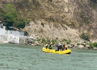 नोएडा से ऋषिकेश घूमने आये 6 लोग नहाते समय गंगा में डूबे, 4 को किया गया रेस्क्यू, दो की तलाश जारी 6 people drowned in Ganga while bathing in Rishikesh