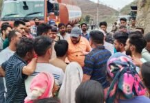 ऋषिकेश-कर्णप्रयाग रेल लाइन टनल ब्लास्टिंग के कारण कई घरों में पड़ी दरारें, ग्रामीणों ने रोका रेल परियोजना का निर्माण कार्य Rishikesh-Karnprayag railway line tunnel blasting