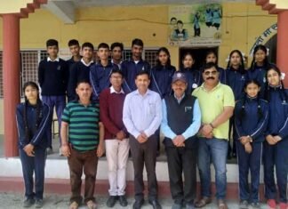 पुलिस अधिकारी पहुंचे छात्र छात्राओं के बीच, करियर काउंसलिंग के टिप्स दिए career counseling tips