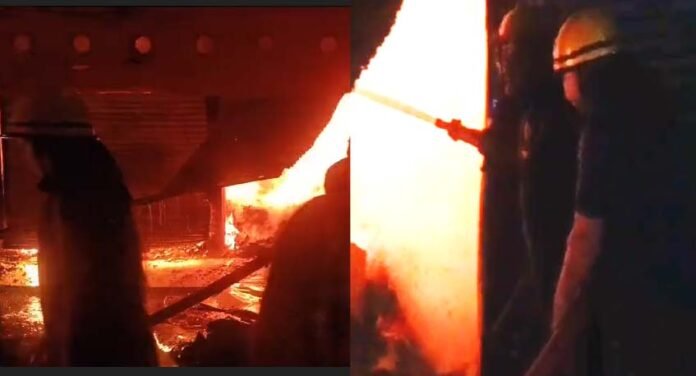 fire broke out in a clothing shop in Paltan Bazaar Dehradun