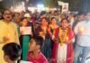 गोकुल शर्मा हत्याकांड मामले में अब तक आरोपी की गिरफ्तारी न होने से नाराज लोगों ने आज फिर कैंडल मार्च निकालकर किया प्रदर्शन