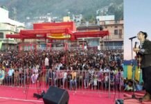 युवा संवाद कार्यक्रम में श्रीनगर पहुंचे जुबिन नौटियाल के गीतों पर जमकर थिरके युवा