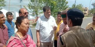 कांग्रेस नेताओं ने लिया ईवीएम की सुरक्षा का जायजा