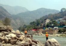 दुखद: ऋषिकेश के पास गंगा नदी में नहाने के दौरान डूबा बेटा, बचाने कूदे पिता भी तेज बहाव में बहे, सर्च ऑपरेशन में जुटी SDRF की टीम Father and son drowned while bathing in Ganga river