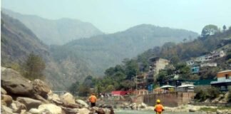 दुखद: ऋषिकेश के पास गंगा नदी में नहाने के दौरान डूबा बेटा, बचाने कूदे पिता भी तेज बहाव में बहे, सर्च ऑपरेशन में जुटी SDRF की टीम Father and son drowned while bathing in Ganga river
