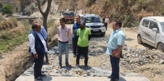 खांड्यूसैंण बगोलीधार मोटर मार्ग के विस्तारीकरण व डामरीकरण कार्य का स्थानीय विधायक पोरी ने किया स्थलीय निरीक्षण