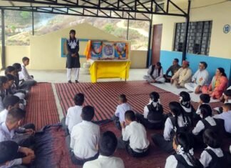 सरस्वती शिशु मंदिर पौड़ी में छात्र संसद एवं विभाग प्रमुखों का शपथ ग्रहण समारोह Saraswati Shishu Mandir