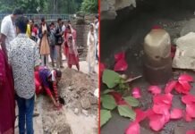 उत्तराखंड में यहाँ खुदाई के दौरान मिला प्राचीन शिवलिंग, दर्शन करने उमड़ी श्रद्धालुओं की भीड़ ancient shivalinga in jageshwar dham Almorah