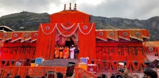 Chardham Yatra 2024: पारंपरिक मांगलिक स्वर लहरियों एवं आर्मी बैंड की धुन के बीच खुले बद्रीनाथ धाम के कपाट, हजारों श्रद्धालु बने इस पावन पल के साक्षी
