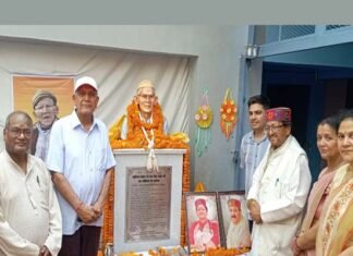 सर्वोदय सेवक स्व. मानसिंह रावत की प्रतिमा का हुआ अनावरण