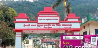 श्रीनगर बेस अस्पताल में शुरू हुआ क्यूआर कोड स्कैन से मरीजों का रजिस्ट्रेशन, अब ओपीडी पर्चा बनाने मे लंबी कतारों से मिलेगा छुटकारा qr code scanner for opd registration