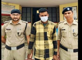सतपुली में महिला का नहाते समय अश्लील वीडियो बनाने वाला आरोपी गिरफ्तार, वायरल करने की धमकी देकर लूटता रहा अस्मत Accused who made video of woman while bathing arrested in Satpuli