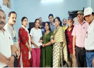 स्व. गोकुल शर्मा के परिवार की मदद के लिए आगे आई उत्तराखंड सांस्कृतिक समिति ग्रेटर नोएडा