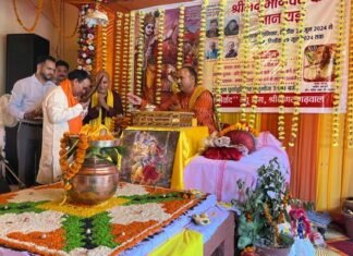 कथा सुनने, तीर्थ दर्शन और समाज सेवा से बड़ा पुण्य कोई नहीं: आचार्य महेश चन्द्र महाराज