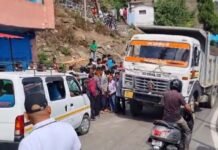 पौड़ी में दर्दनाक हादसा: डंपर की चपेट में आने से बाइक सवार युवती की मौत