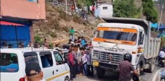 पौड़ी में दर्दनाक हादसा: डंपर की चपेट में आने से बाइक सवार युवती की मौत