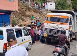 पौड़ी में दर्दनाक हादसा: डंपर की चपेट में आने से बाइक सवार युवती की मौत