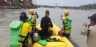 दिल्ली से परिवार के साथ ऋषिकेश घूमने आया 21 साल का युवक गंगा डूबा young man drowned in Ganga in Rishikesh
