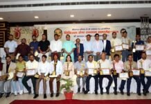 ‘नेशनल डाक्टर्स डे’ पर सेवा और समर्पण के लिए सम्मानित किए गए 22 डॉक्टर और 13 संस्थाओं के प्रतिनिधि National Doctors Day