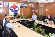 चारधाम रूट पर श्रद्धालुओं और पर्यटकों के वाहनों में ट्रेश बैग (कूड़ादान) अनिवार्य, सीएस ने दिए निर्देश Trash bags are mandatory in vehicles of pilgrims