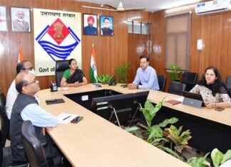 चारधाम रूट पर श्रद्धालुओं और पर्यटकों के वाहनों में ट्रेश बैग (कूड़ादान) अनिवार्य, सीएस ने दिए निर्देश Trash bags are mandatory in vehicles of pilgrims