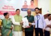सीएम धामी ने राजकीय पॉलिटेक्निक कॉलेजों के 212 छात्रों को सौंपे नियुक्ति पत्र