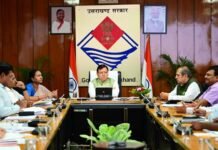 सीएम धामी ने अधिकारियों को शहरों के मास्टर ड्रेनेज प्लान तथा फ्लड प्लैन जोनिंग के कार्यों में तेजी लाने के दिए निर्देश