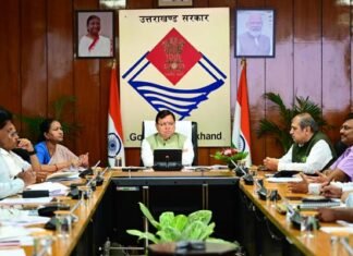 सीएम धामी ने अधिकारियों को शहरों के मास्टर ड्रेनेज प्लान तथा फ्लड प्लैन जोनिंग के कार्यों में तेजी लाने के दिए निर्देश