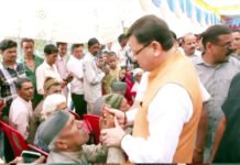 मुख्यमंत्री ने टिहरी में आपदा राहत शिविर में प्रभावितों से जाना उनका हाल-चाल