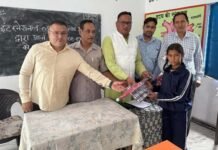 इंटरनेशनल लायंस क्लब श्रीनगर द्वारा जरूरमंद छात्र-छात्राओं को स्कूल ड्रेस व छाता वितरण, प्रकृति पर्व हरेला के तहत किया वृक्षारोपण