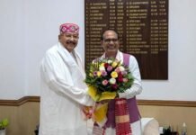 केंद्रीय कृषि मंत्री शिवराज से मिले महाराज, किसानों की आय बढ़ाने के लिए टीक, सफेद चंदन उगाने के लिए डी नोटिफाई करने को कहा