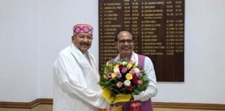 केंद्रीय कृषि मंत्री शिवराज से मिले महाराज, किसानों की आय बढ़ाने के लिए टीक, सफेद चंदन उगाने के लिए डी नोटिफाई करने को कहा